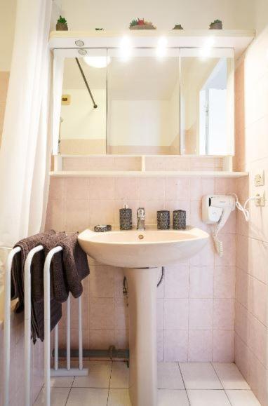 Appartement Cozy: 10/15 Min Des Champs Elysee サルトルーヴィル エクステリア 写真